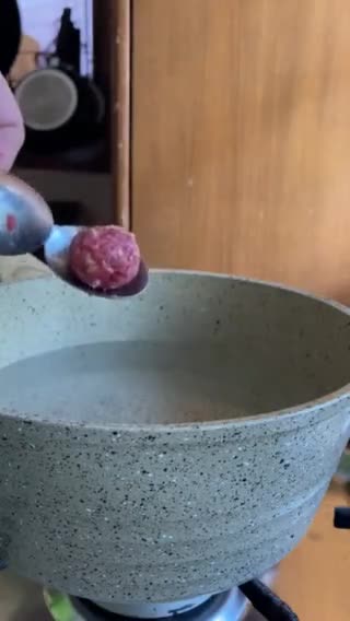 Foto langkah ke 2 dari resep Sup Bola Daging.
