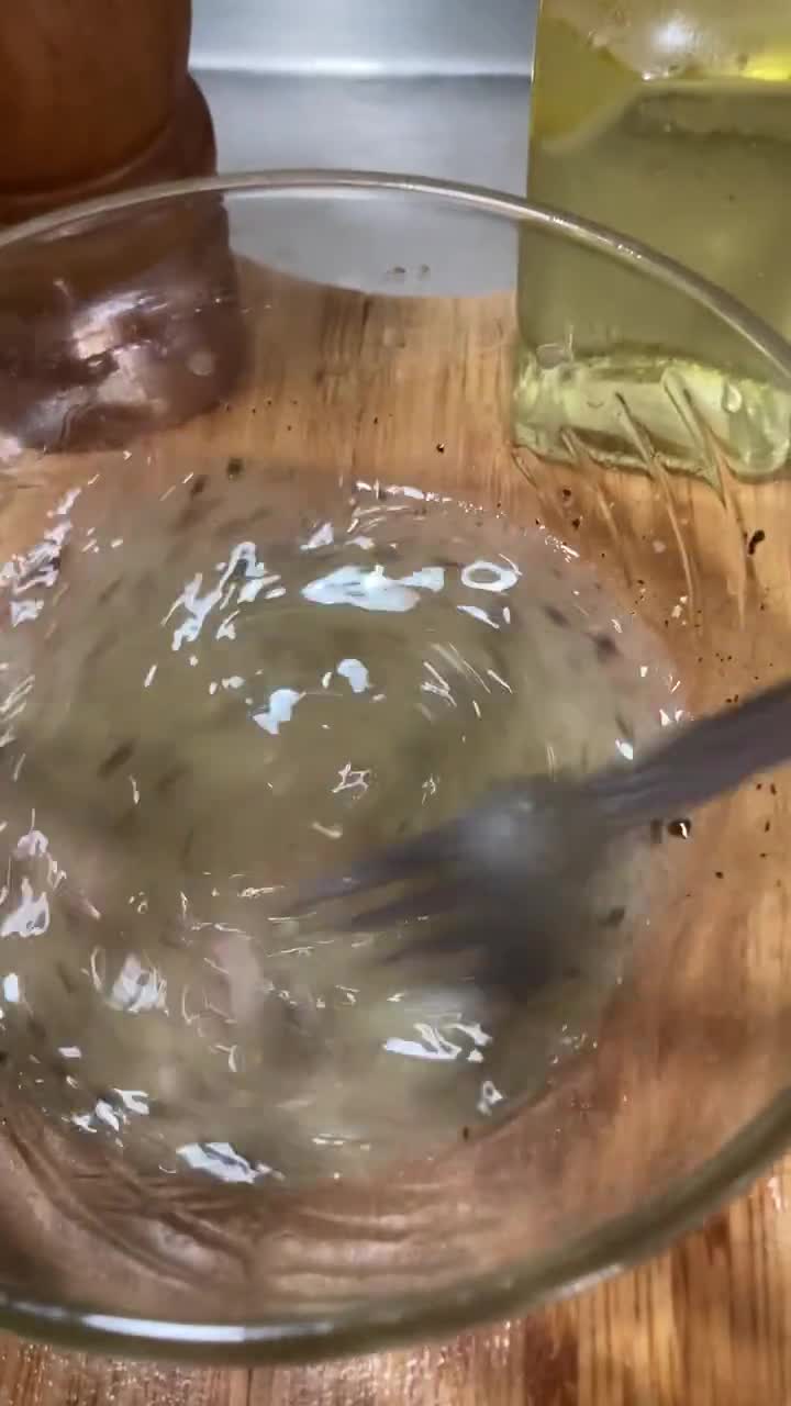 Foto del paso 2 de la receta: Sabor a mi: Salmón 🍣 con ajo