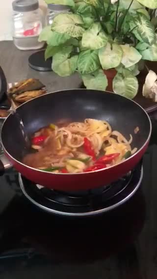 Gambar langkah 3 resipi Ikan Pelata Masak Asam Jawa.