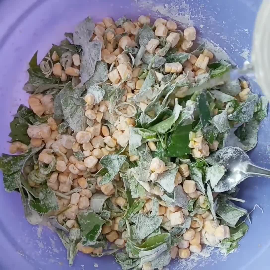 Foto langkah ke 2 dari resep Bakwan Jagung Kangkung.