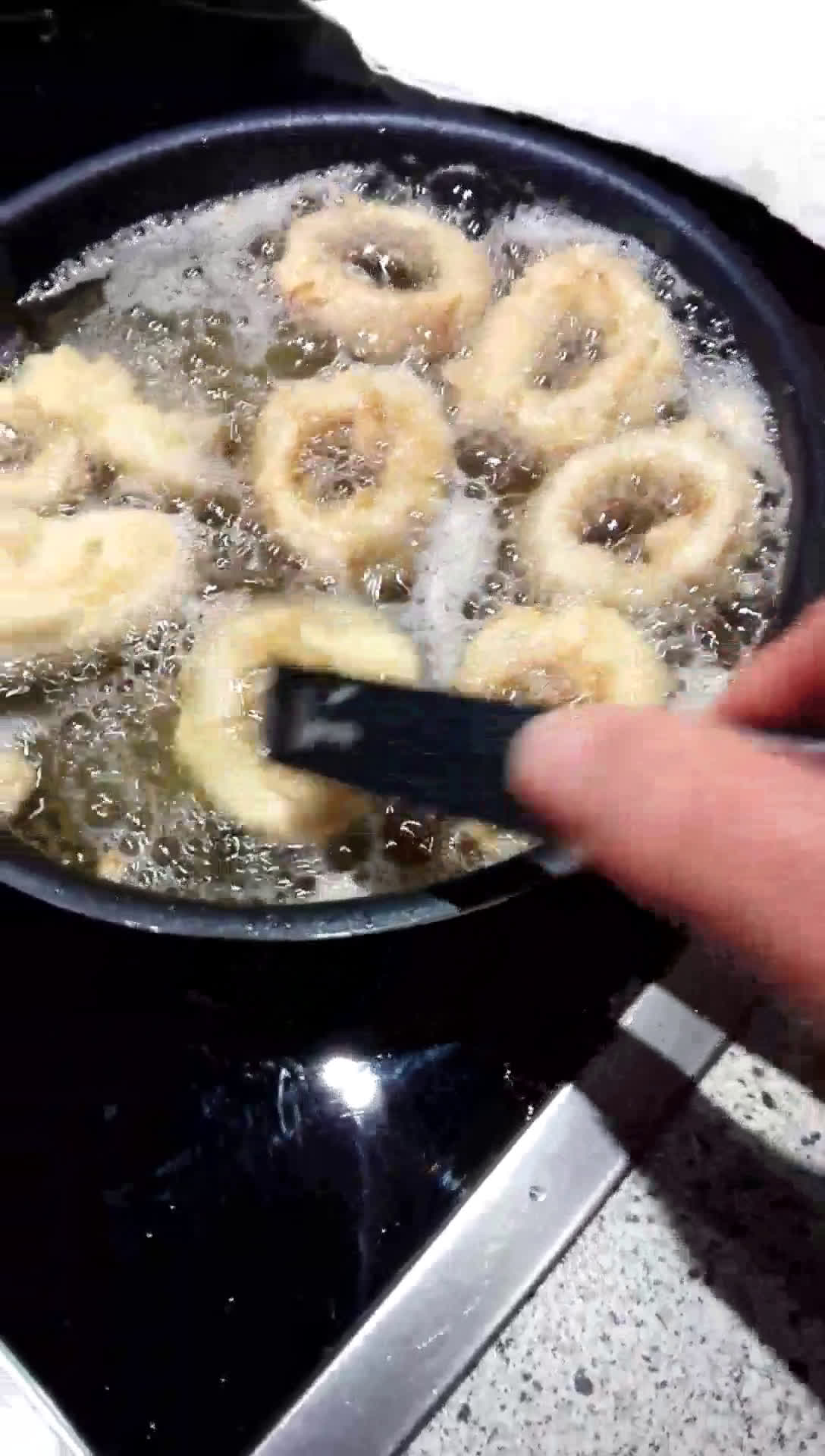 Foto del paso 5 de la receta: Bocadillo de calamares al ajillo