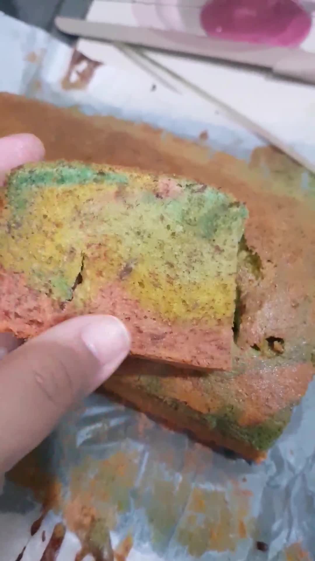 Foto langkah ke 6 dari resep Banana Rainbow cake gluten free.