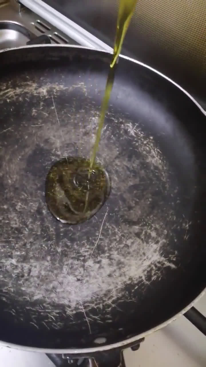 صورة لخطوة 3 من وصفة بطاطا حلوه بالسبانخ طعمها خرافي 🍠🌿
