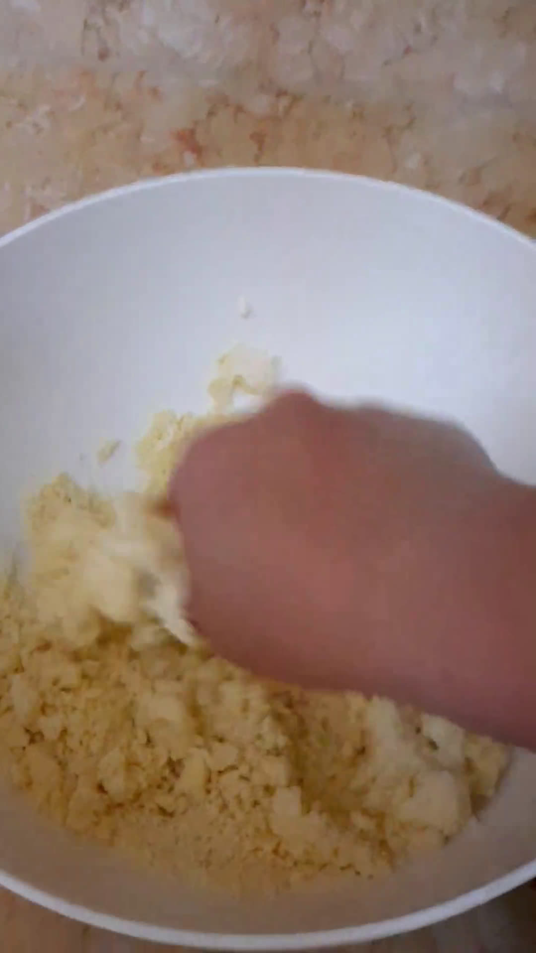 صورة لخطوة 1 من وصفة الكيش بحشوة الدجاج والفطر 🥧🍄