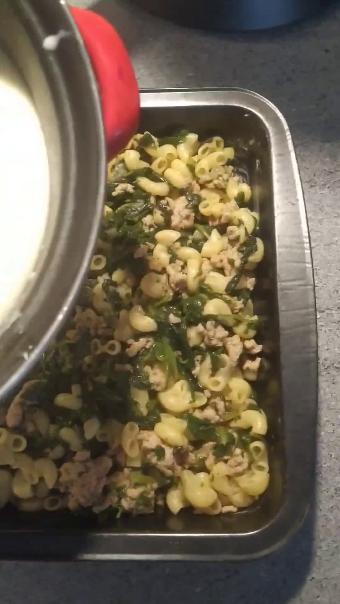 Spenótos- húsos csőben sült tészta Ahmet módra recept fázis 6 fotója