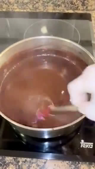 Foto del paso 4 de la receta: Crema de chocolate para rellenos y cobertura de pasteles