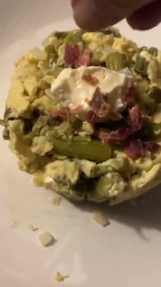 Foto del paso 11 de la receta: Revuelto de espárragos trigueros y cebollita tierna, al vino blanco