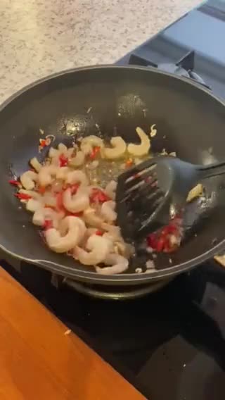 Foto langkah ke 1 dari resep Nasi Goreng Praktis.