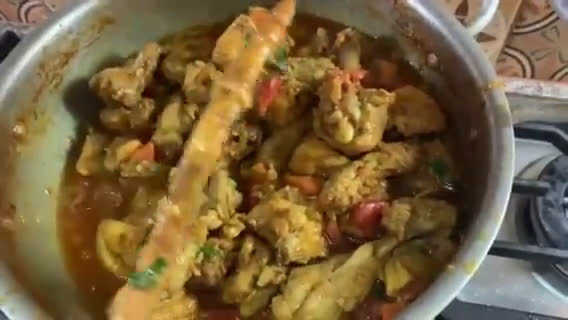 A picture of step 4 of Chatkharaydaar Chicken Karahi.