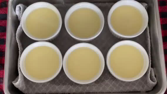 Hình bước làm 8 của món Creme Brulee (serve with raspberries and fig)