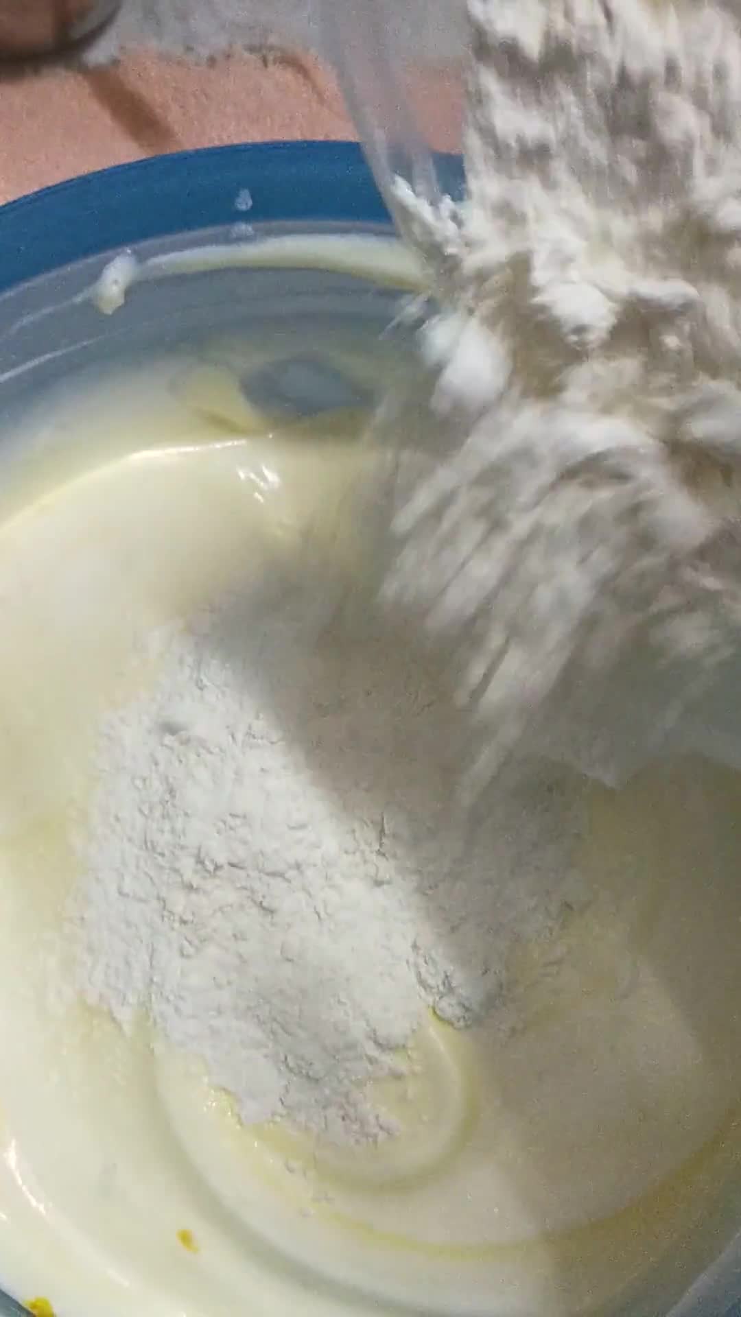 Foto langkah ke 1 dari resep Bolu santan.