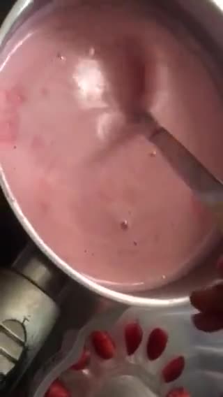 Foto langkah ke 2 dari resep Puding Lapis Strawberry.