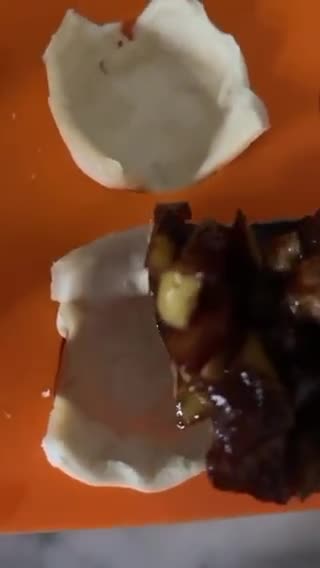 صورة لخطوة 6 من وصفة كب فطيره التفاح بطريقه سهله🥧🍏