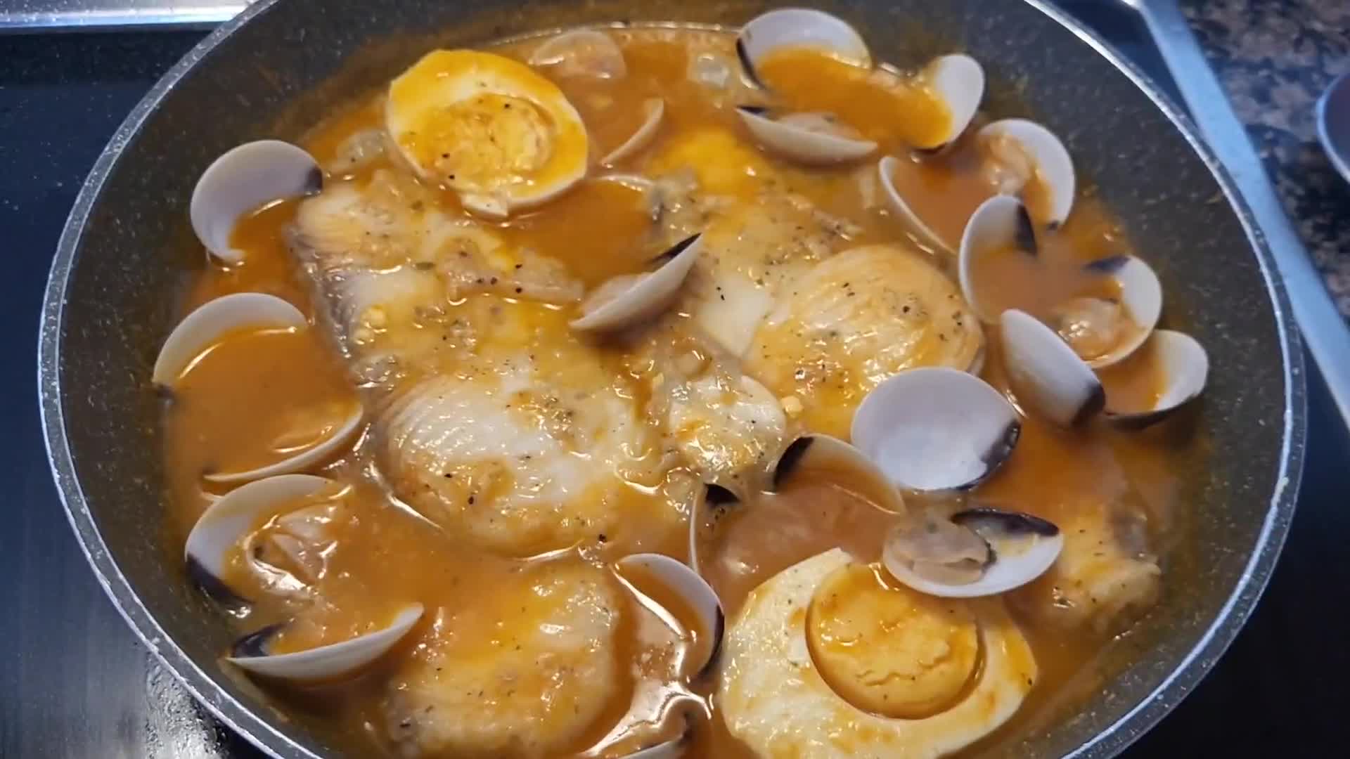 Foto del paso 11 de la receta: Cazón con almejas 😋😋