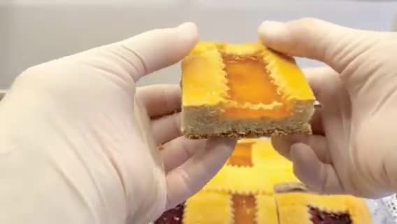 Foto del paso 17 de la receta: Pastel con masa frola y mermeladas “sin gluten”