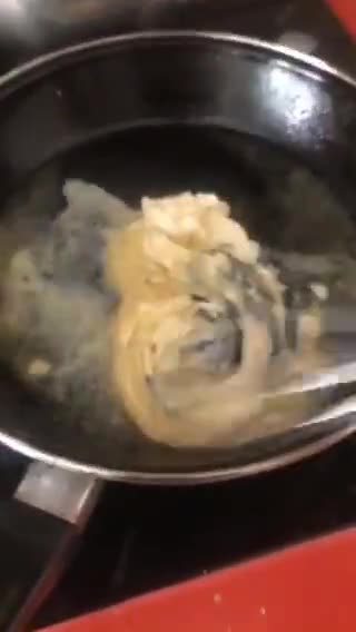 Foto del paso 7 de la receta: Ensalada de gulas con gambas al ajillo