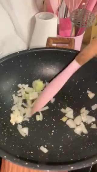 Foto langkah ke 1 dari resep Sop ayam jahe sederhana.