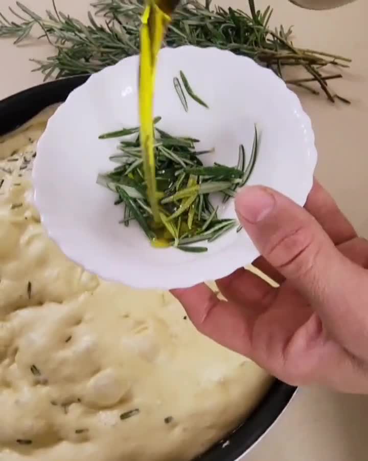 صورة لخطوة 4 من وصفة فوكاتشيا إكليل الجبل واللوز 🌿🌿