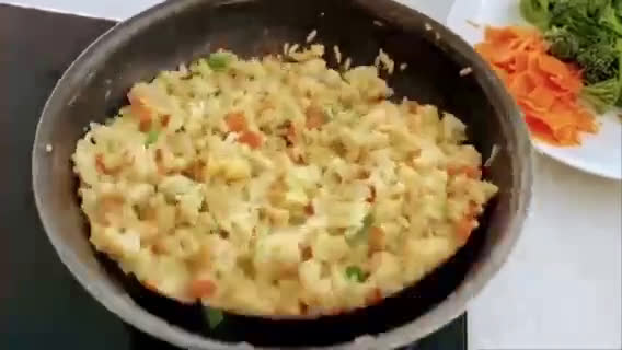 A picture of step 3 of Fried Rice with Salt & Garlic.