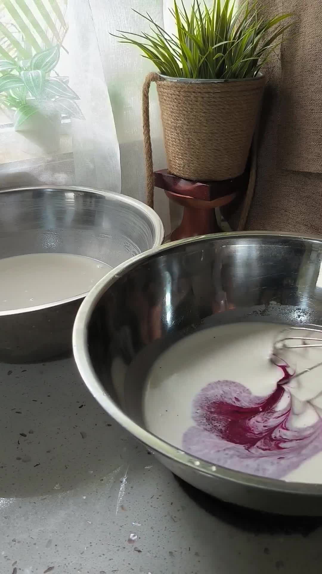 Gambar langkah 2 resipi Kuih lapis (sukatan cawan).