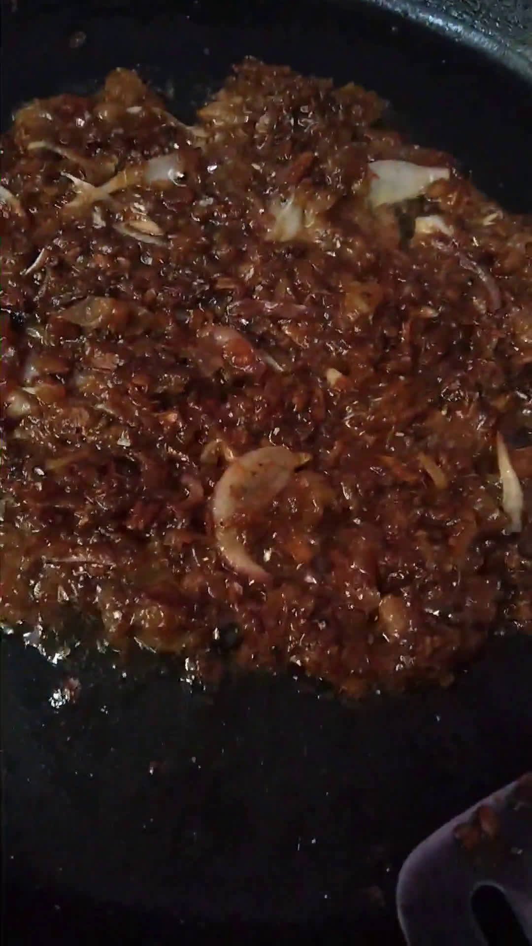 Gambar langkah 5 resipi Sambal hitam.