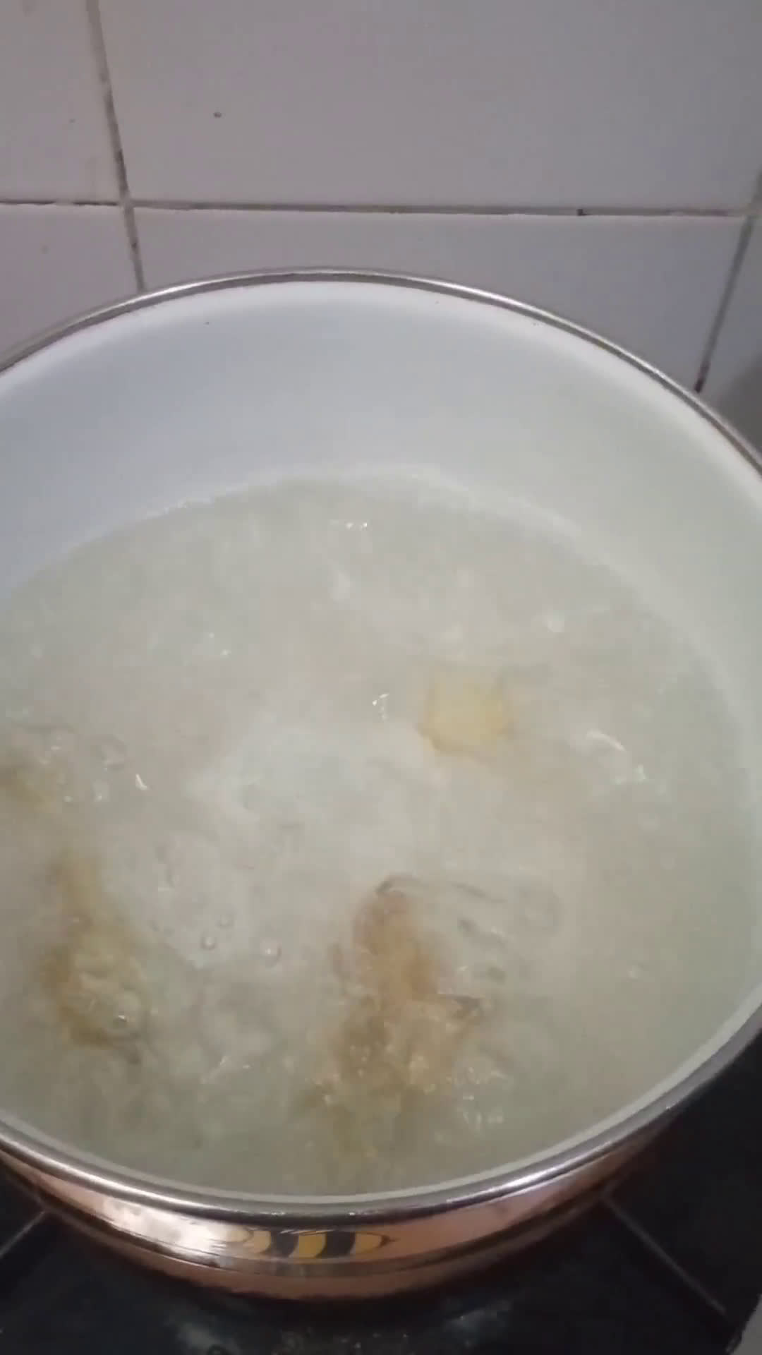 Foto langkah ke 4 dari resep Teh Goji Berry.