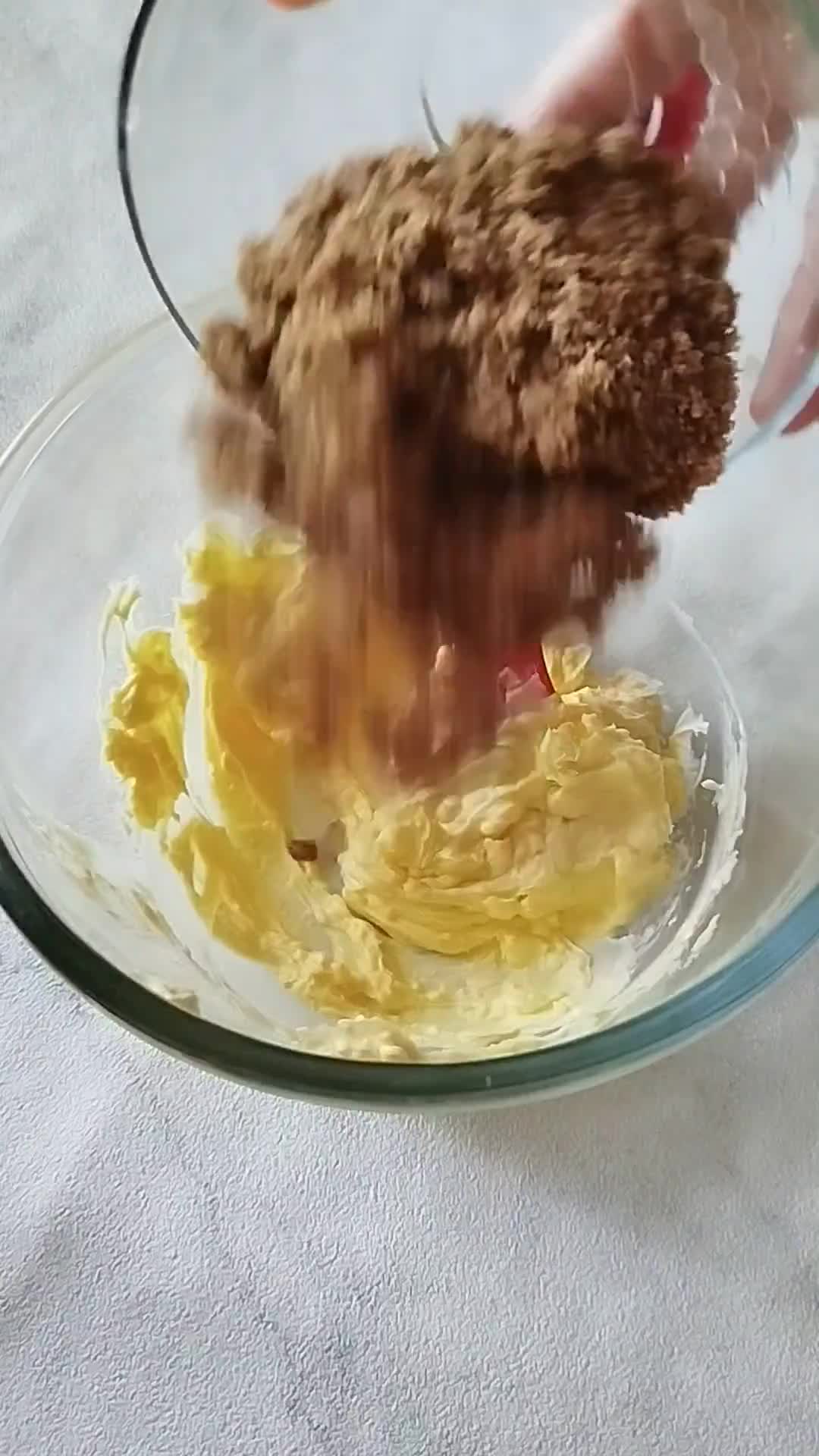 Foto langkah ke 2 dari resep Mini Chocolate Chips Cookies ala Famous Amos.