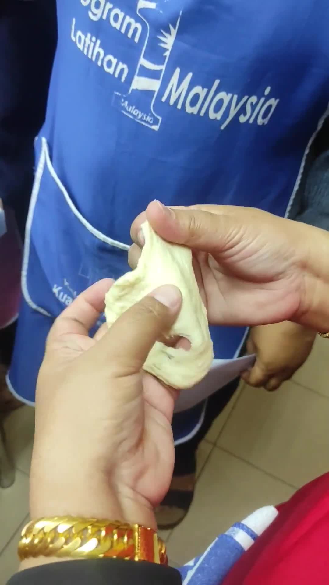 Gambar langkah 3 resipi Bomboloni Coklat.
