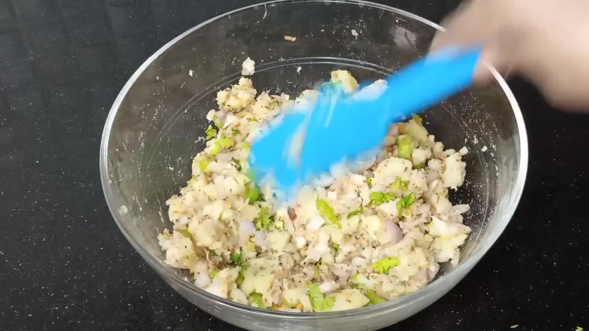 A picture of step 8 of Aloo Ke samosay.