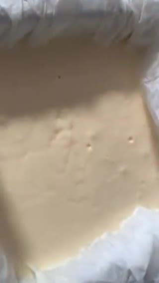 Foto del paso 5 de la receta: Tarta de queso de la Viña con parmesano