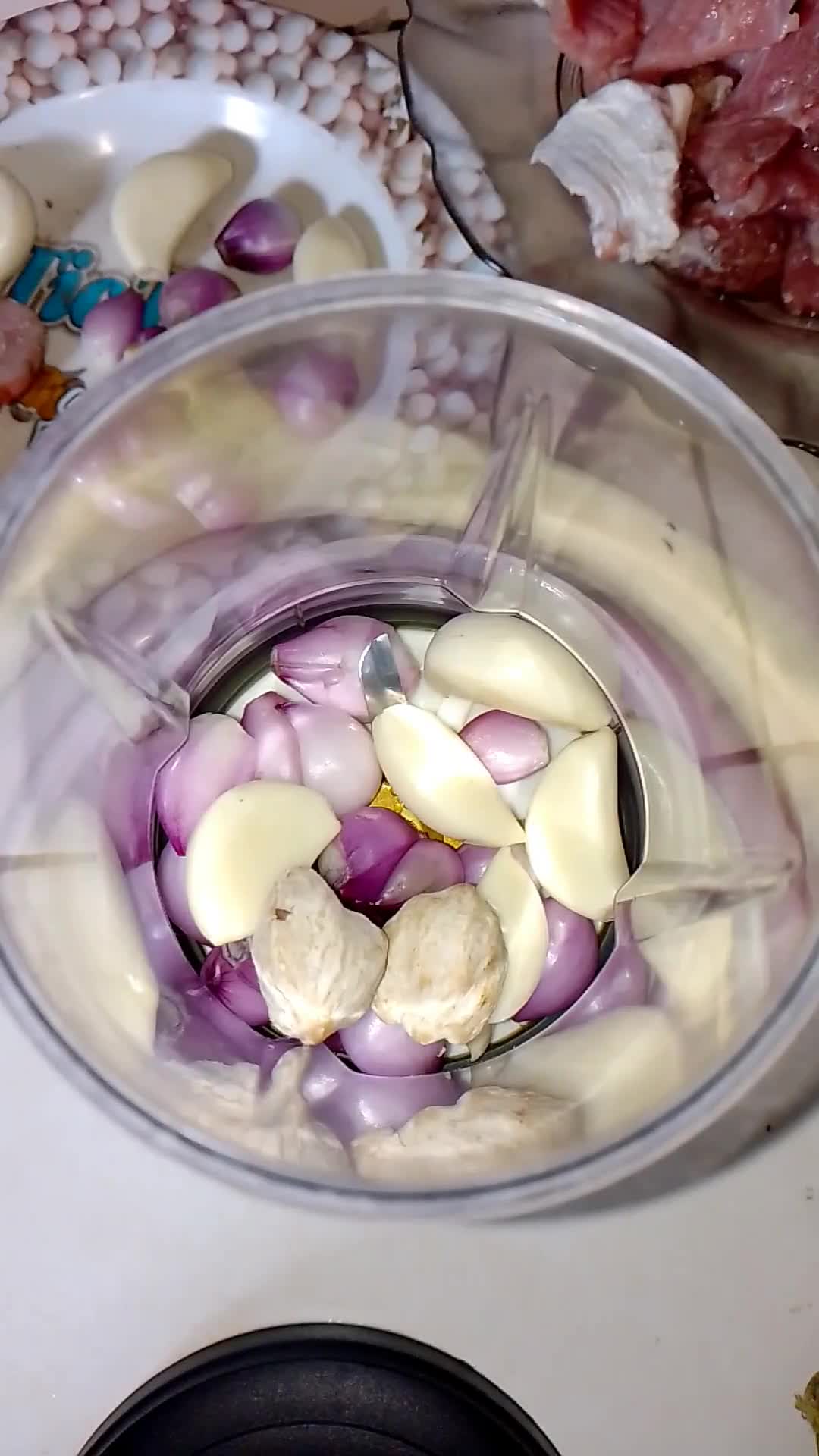 Foto langkah ke 1 dari resep Rawon Daging & Tetelan Sapi.