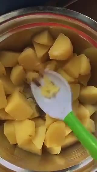 Gambar langkah 2 resipi Golden Potato Nugget 🥔 ✨.