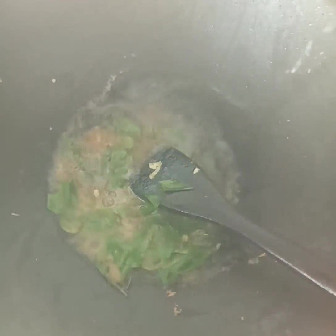 Foto langkah ke 3 dari resep Bakmi Goreng Bumbu Dasar Putih.