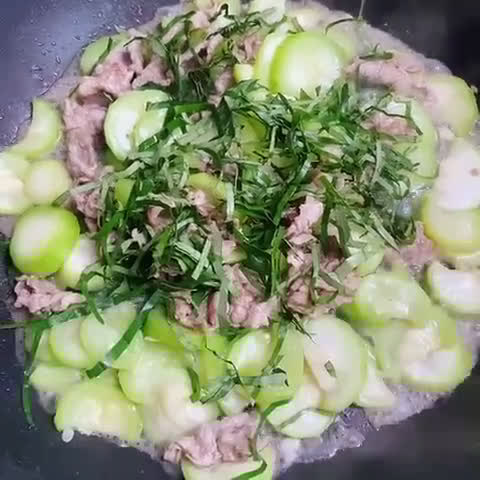 Hình bước làm 3 của món Mướp Xào Bò Lá Lốt