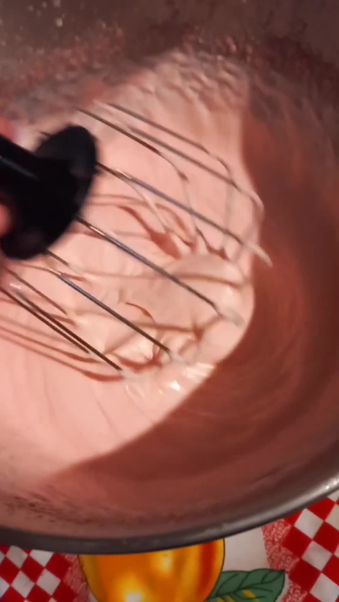 Foto del paso 2 de la receta: Helado de Frutilla🍓 y Chocolate🍫 (en sobrecito)