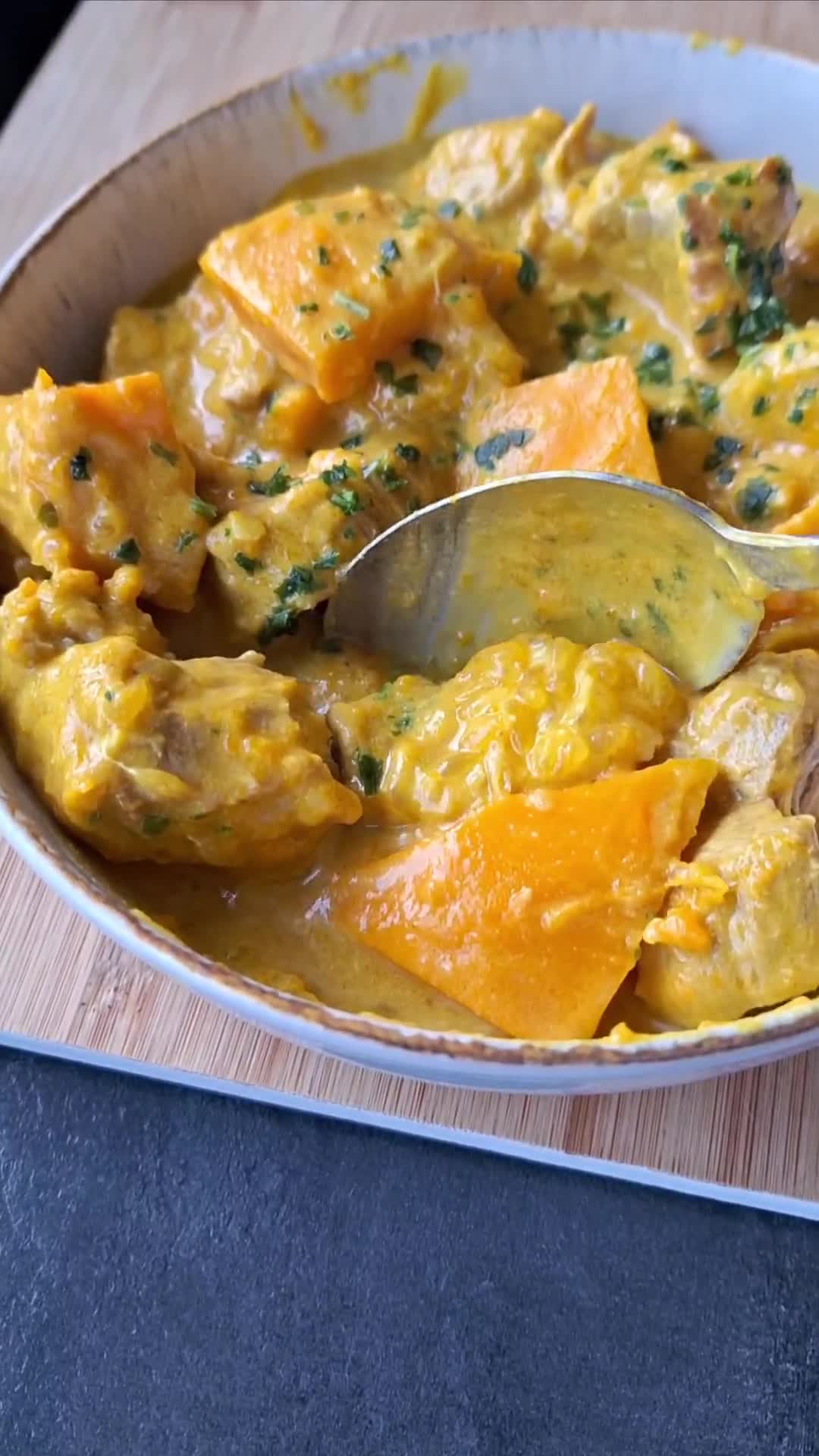 Une image de l'étape 3 de Curry de porc potiron et clémentines.