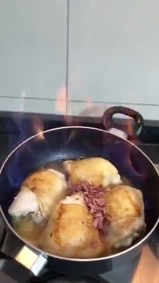 Foto del paso 6 de la receta: Pollo al vino (Coq au vin)