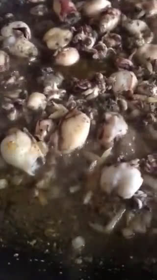 Foto del paso 5 de la receta: Fideuà de chipirones 🦑 y gambas 🍤