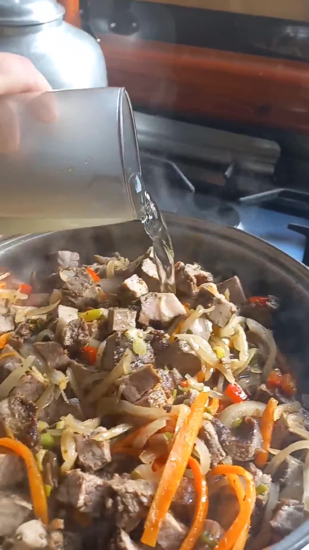Foto del paso 3 de la receta: Carne Guisada (punta paleta) con asado sobrante