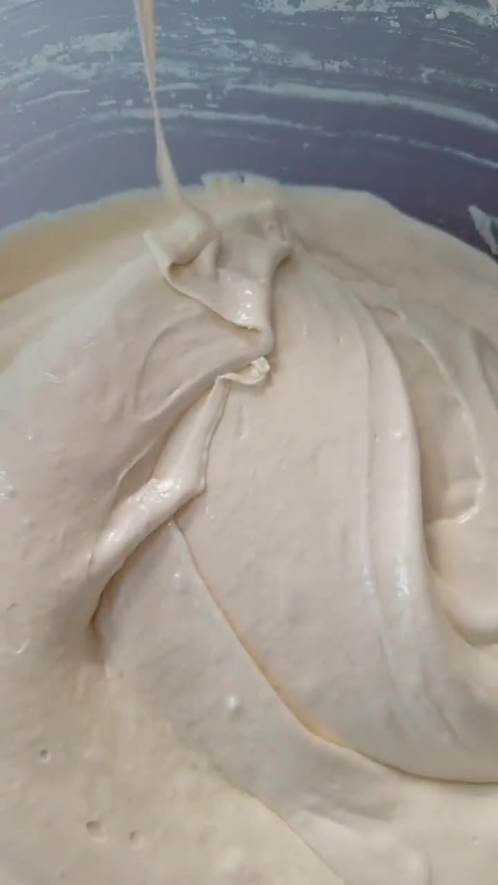 Foto langkah ke 3 dari resep Bolu Kukus Neapolitan.
