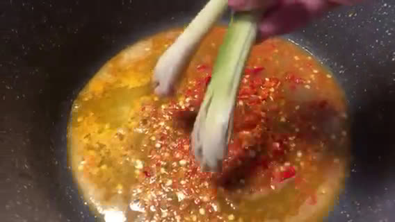 Gambar langkah 1 resipi Udang Masak Lemak Cili Api.
