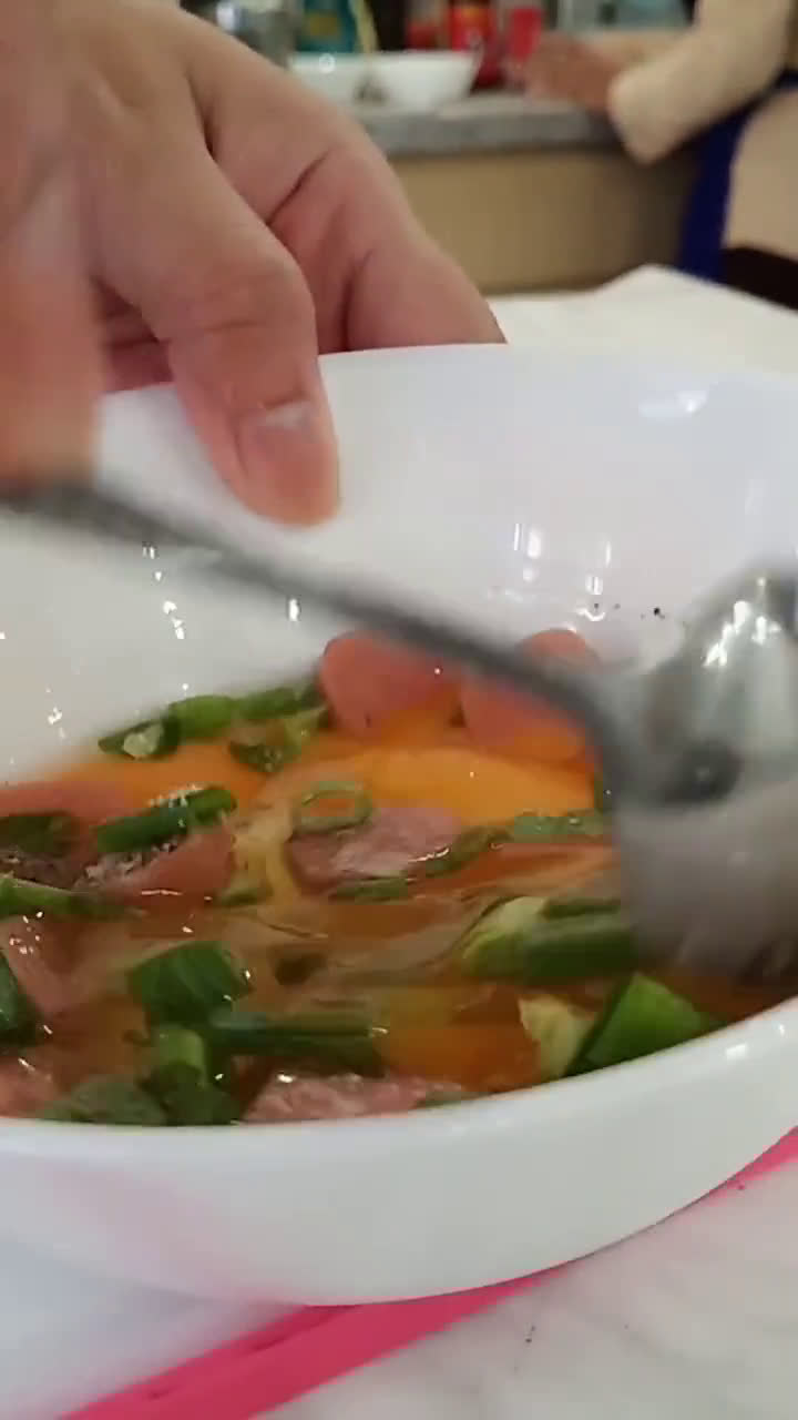 Foto langkah ke 2 dari resep Telur Dadar Sosis.