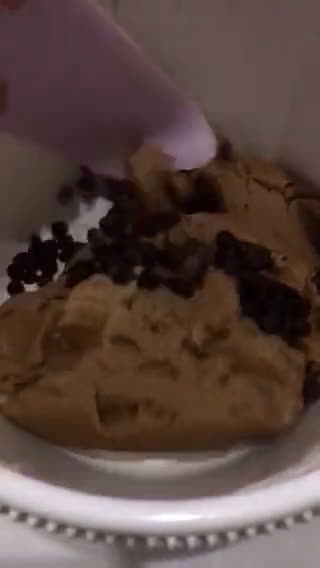 Foto langkah ke 3 dari resep Chewy Choco Chips Cookies.