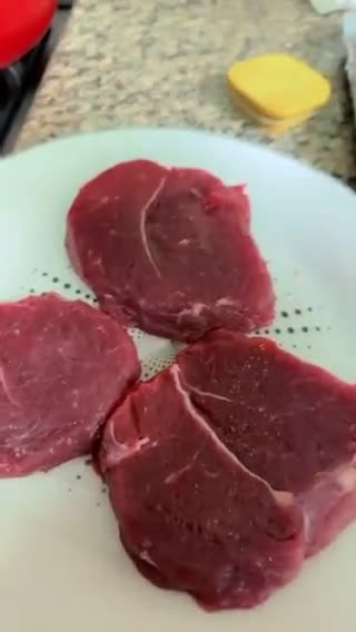 صورة لخطوة 2 من وصفة ستيك مع صوص الفطر