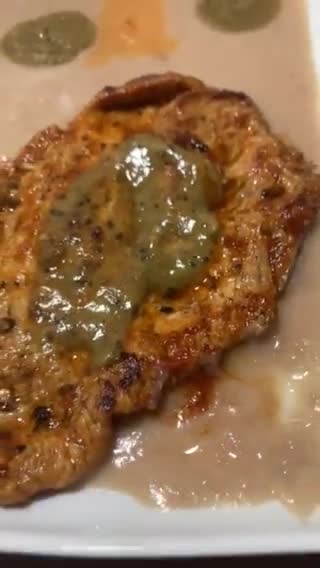 Foto del paso 4 de la receta: Milanesa de puerco 🐷 en salsa roja