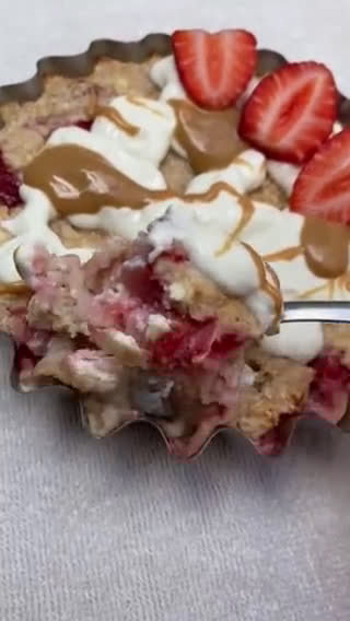 Foto del paso 4 de la receta: Avena horneada de “cheesecake” de frutilla