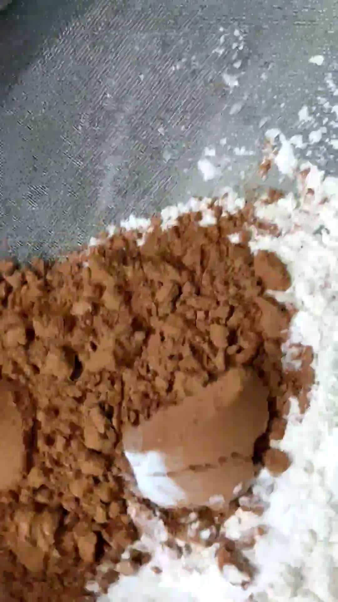 A picture of step 2 of Buttercream Chocolate Cupcakes.