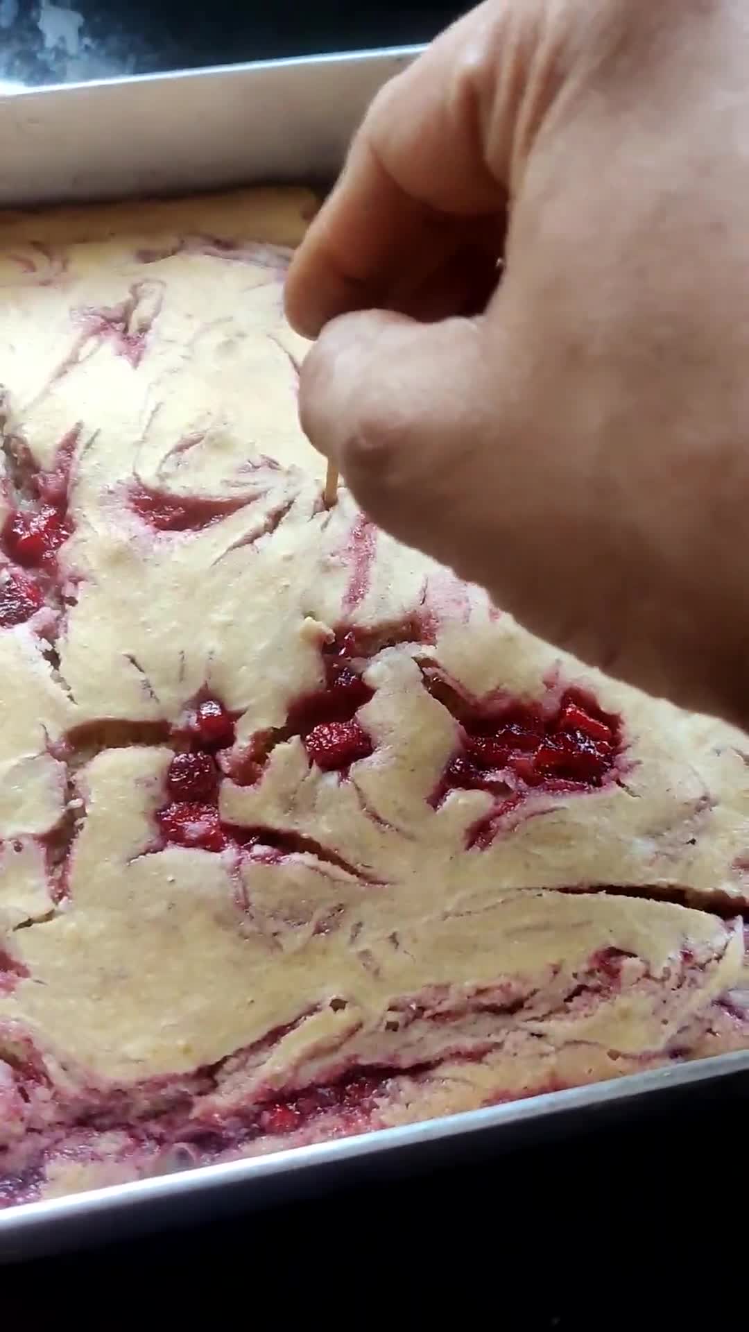 स्ट्रॉबेरी केक (strawberry cake recipe in Hindi) रेसिपी चरण 5 फोटो