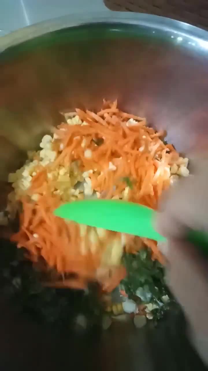 Foto langkah ke 4 dari resep Bakwan Jagung Wortel.