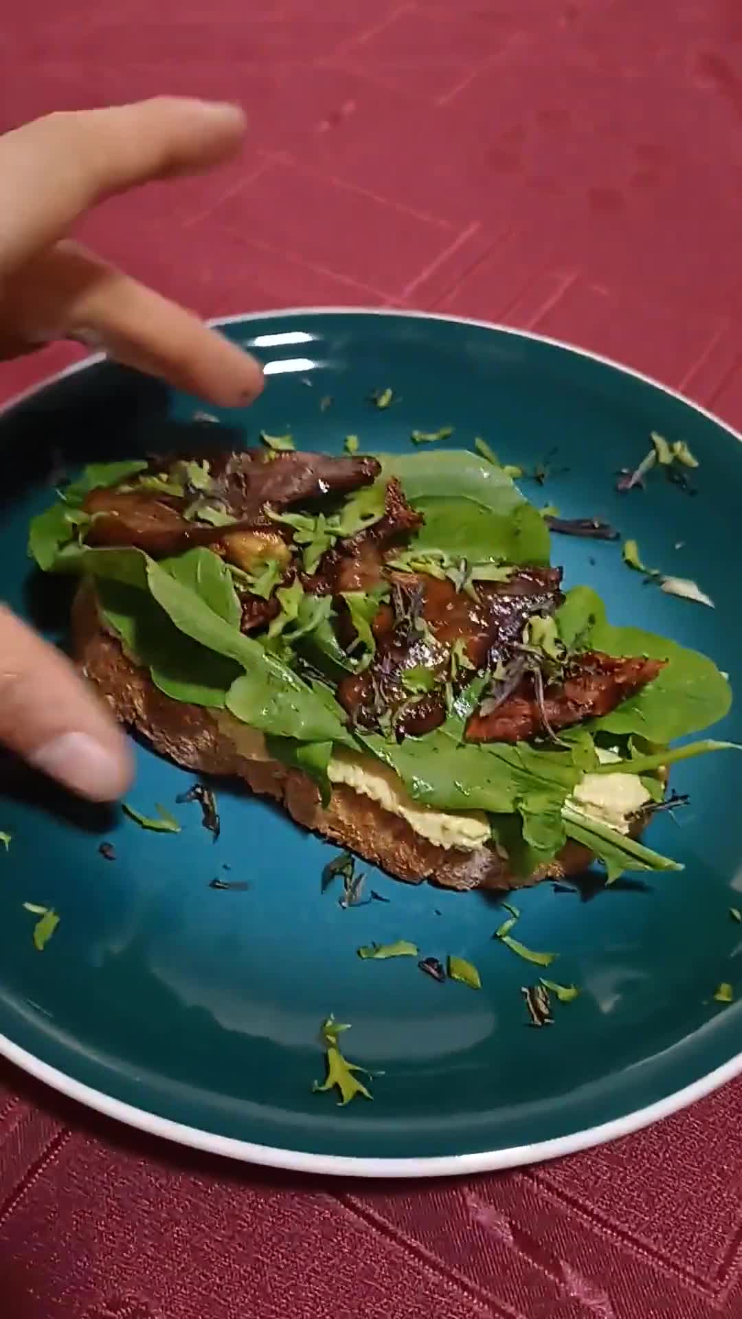 Foto del paso 8 de la receta: Tostón vegano de pleurotus y tomates secos 🍄🍅 crema de cajú y girasol con vegetales :)
